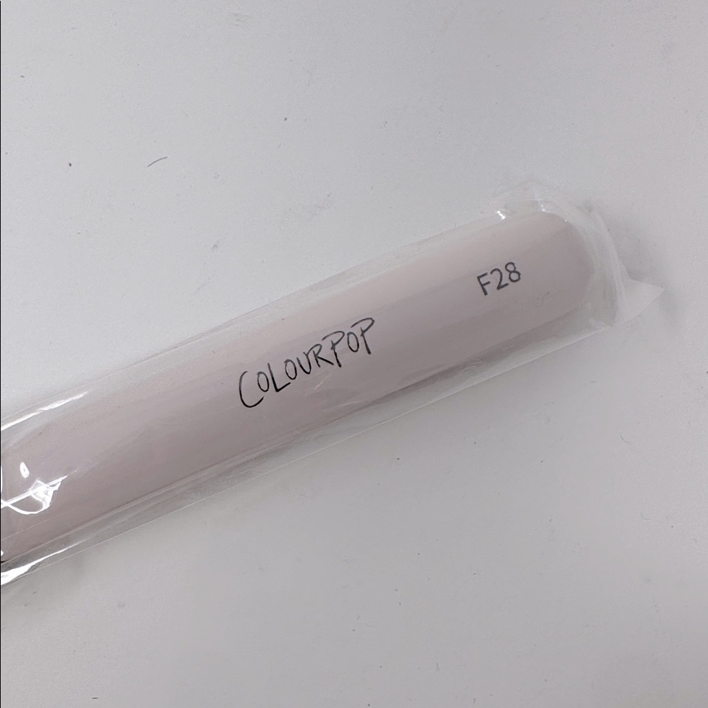 NWT ColourPop Large Face Brush F28 pink and white - Picture 2 of 4